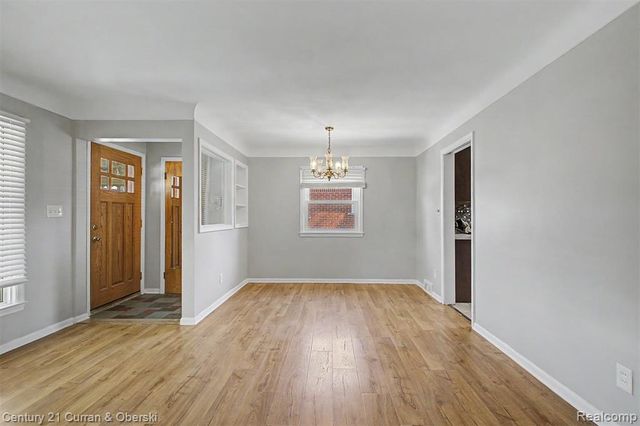 8212 Glengary Street, Dearborn Heights, MI 48127
