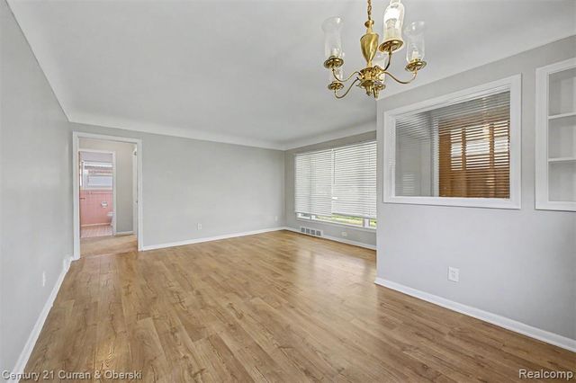 8212 Glengary Street, Dearborn Heights, MI 48127