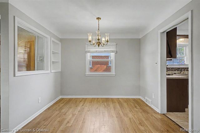 8212 Glengary Street, Dearborn Heights, MI 48127