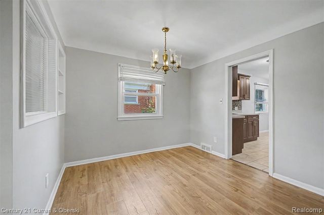 8212 Glengary Street, Dearborn Heights, MI 48127