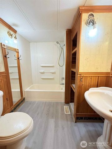 55509 310th Avenue Court E, Ashford, WA 98304