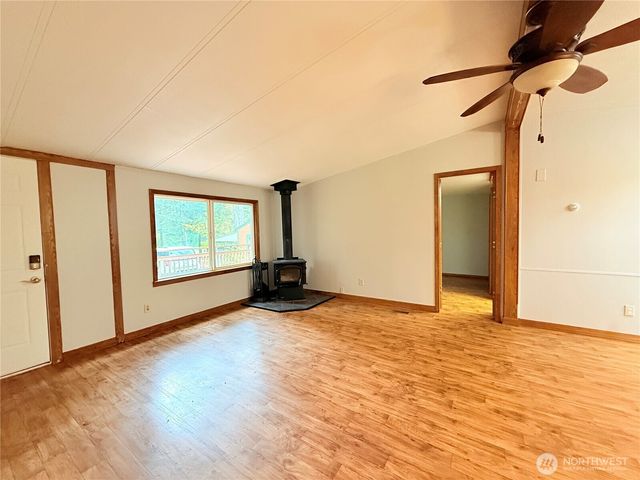 55509 310th Avenue Court E, Ashford, WA 98304