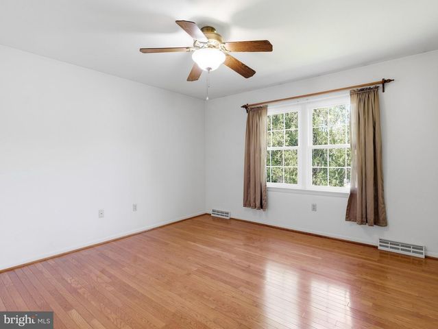 23 WHITTIER HTS, Hagerstown, MD 21742