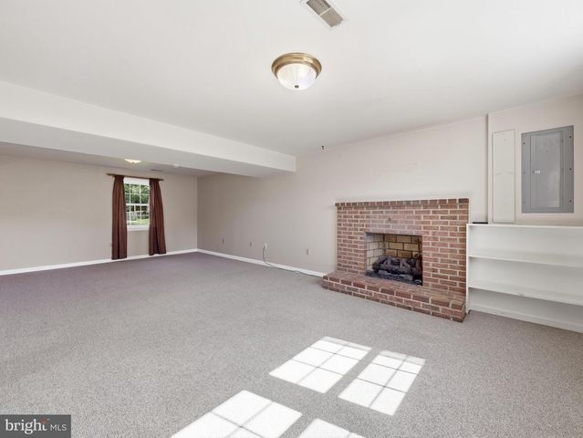23 WHITTIER HTS, Hagerstown, MD 21742