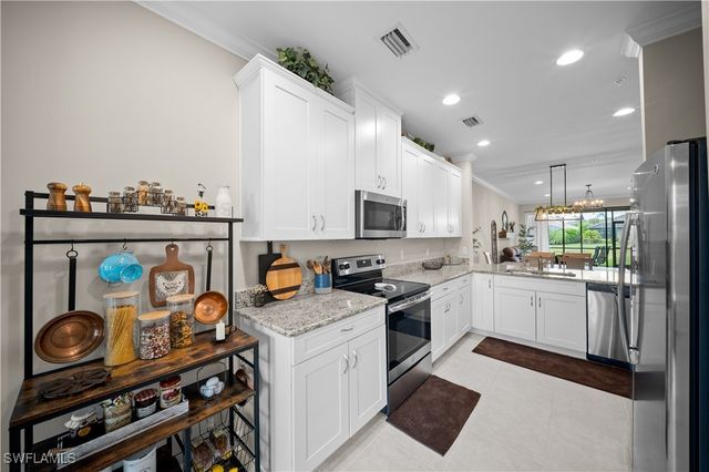 9441 Benvenuto CT 104, Naples, FL 34119