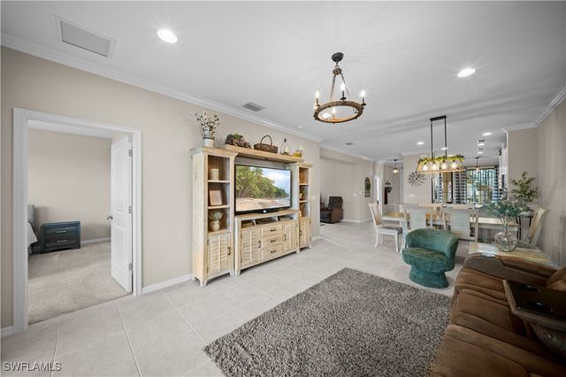 9441 Benvenuto CT 104, Naples, FL 34119