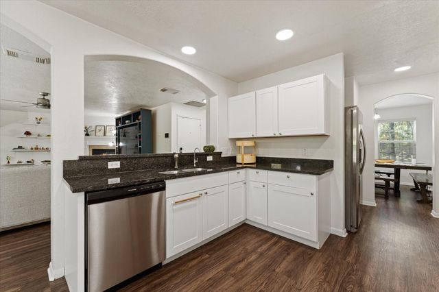 42 Bowie Bend Court, The Woodlands, TX 77385