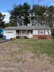 9 Hamilton Court, Toms River, NJ 08757