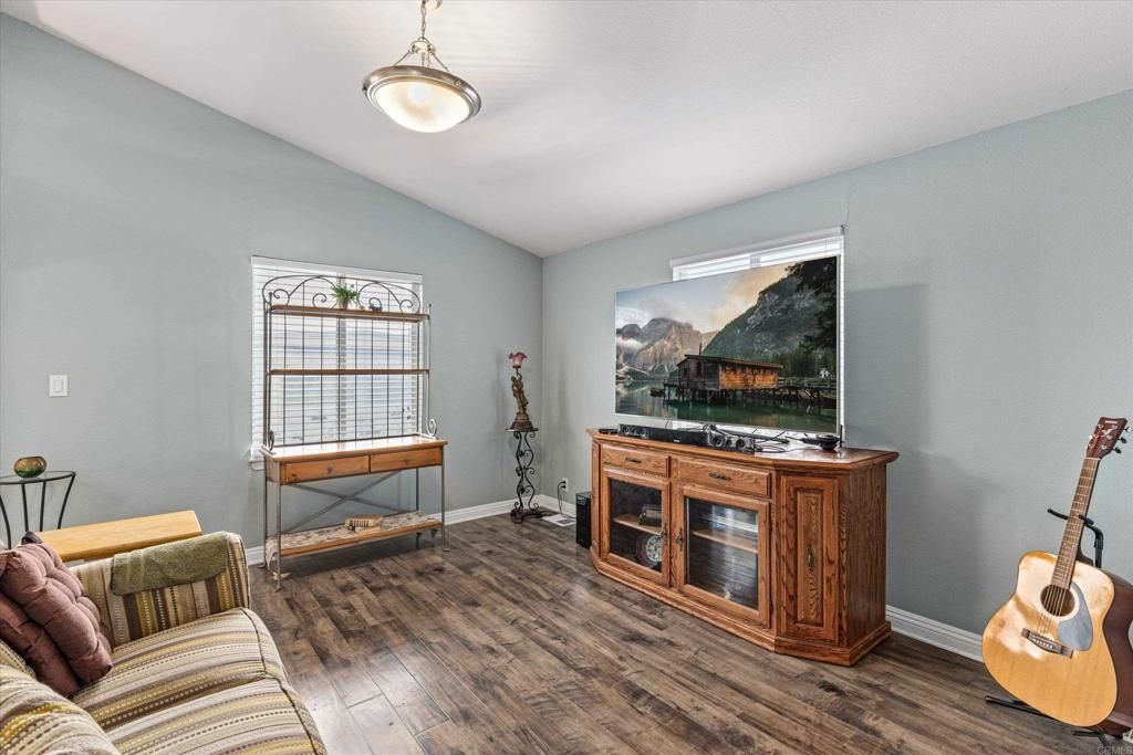 Image 9 of property listing at 2280 E Valley Parkway 4, Escondido, CA 92027