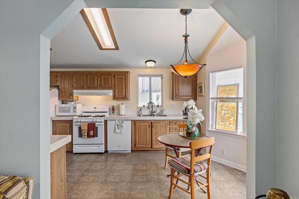 Image 11 of property listing at 2280 E Valley Parkway 4, Escondido, CA 92027