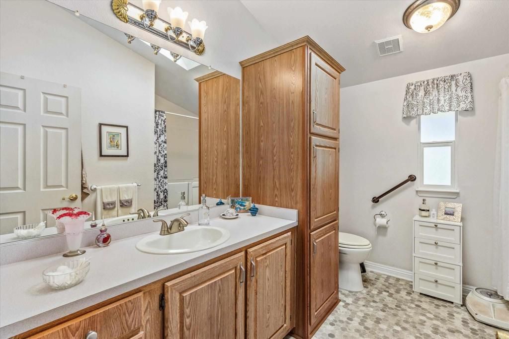 Image 19 of property listing at 2280 E Valley Parkway 4, Escondido, CA 92027