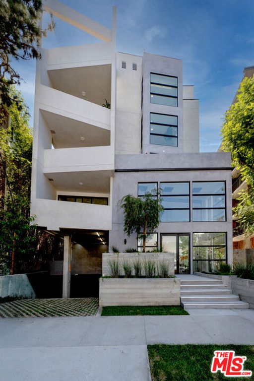 1361 Kelton Avenue 401, Los Angeles, CA 90024