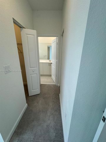 724 SE 13th St Cir ., Homestead, FL 33034