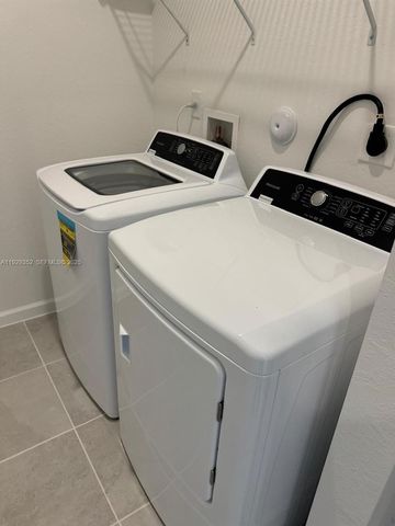 724 SE 13th St Cir ., Homestead, FL 33034