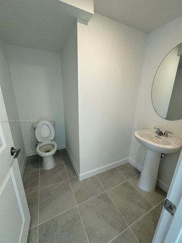 724 SE 13th St Cir ., Homestead, FL 33034