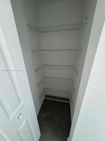 724 SE 13th St Cir ., Homestead, FL 33034