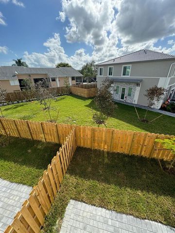 724 SE 13th St Cir ., Homestead, FL 33034