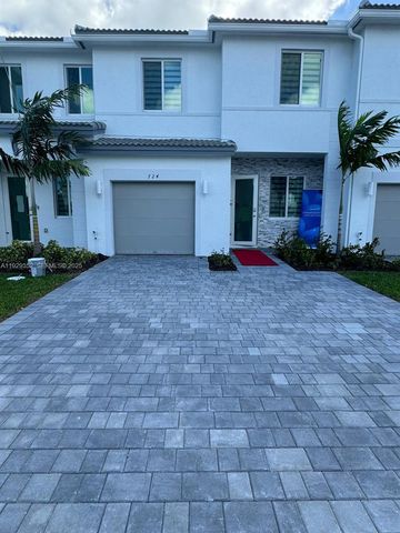 724 SE 13th St Cir ., Homestead, FL 33034