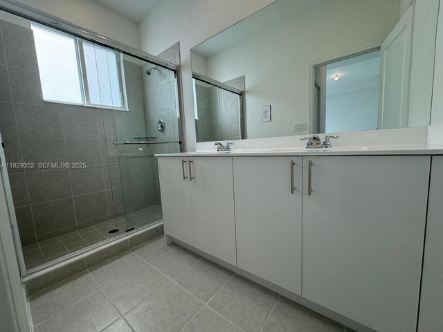 724 SE 13th St Cir ., Homestead, FL 33034