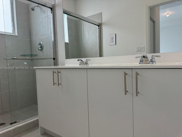 724 SE 13th St Cir ., Homestead, FL 33034