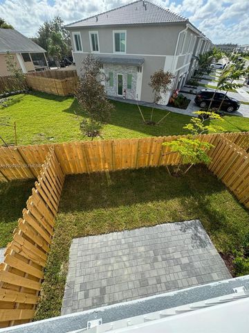 724 SE 13th St Cir ., Homestead, FL 33034