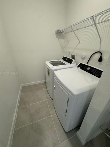 724 SE 13th St Cir ., Homestead, FL 33034