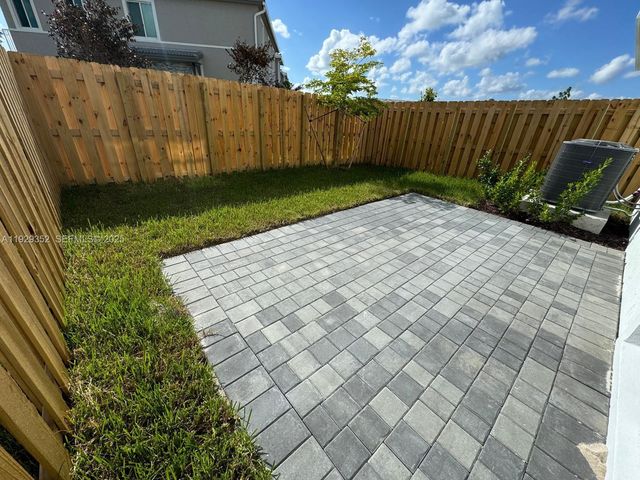 724 SE 13th St Cir ., Homestead, FL 33034