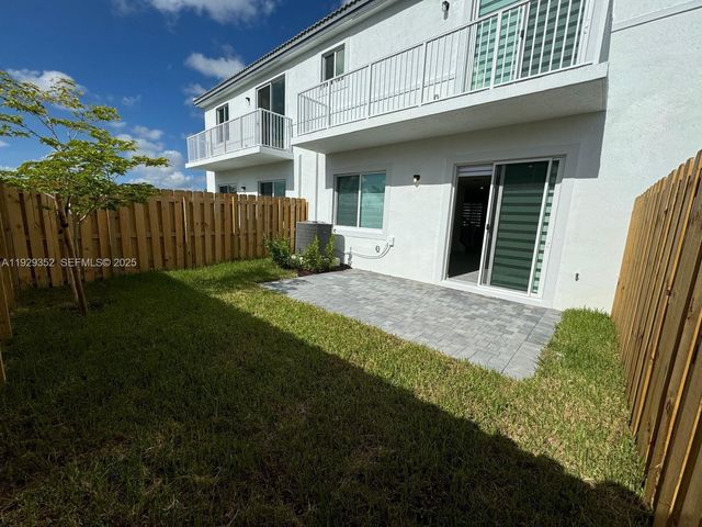 724 SE 13th St Cir ., Homestead, FL 33034