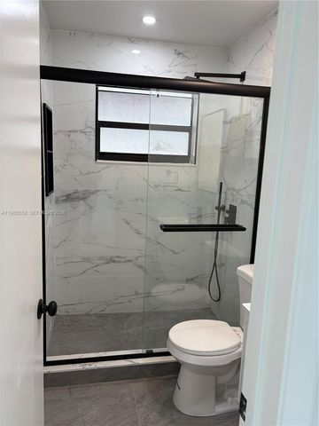 6172 SW 44th St 1, Davie, FL 33314