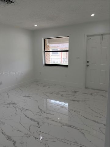 6172 SW 44th St 1, Davie, FL 33314