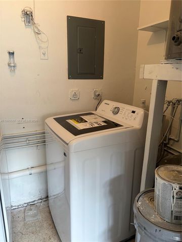 6172 SW 44th St 1, Davie, FL 33314