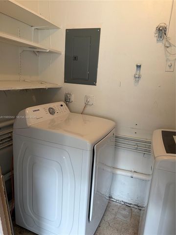 6172 SW 44th St 1, Davie, FL 33314