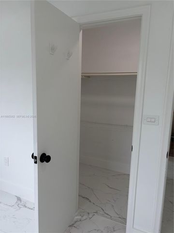 6172 SW 44th St 1, Davie, FL 33314