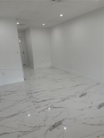 6172 SW 44th St 1, Davie, FL 33314