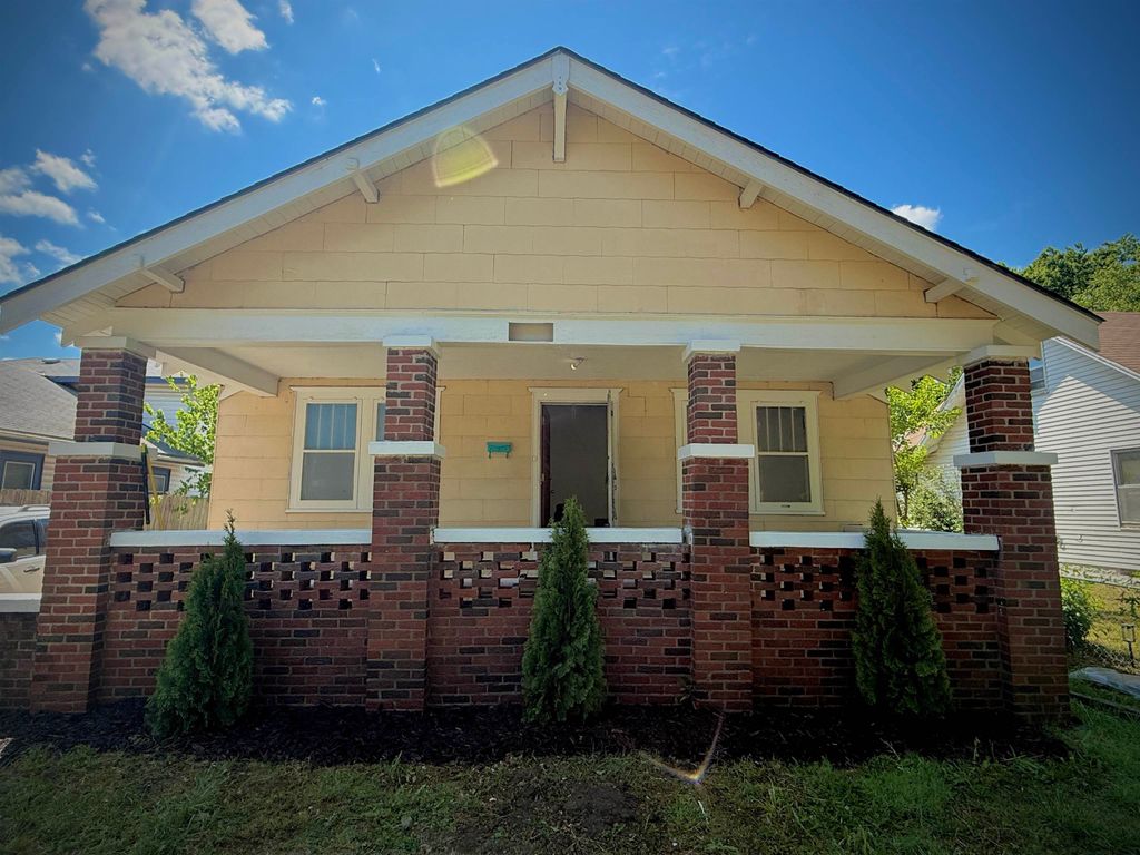 1957 S Market St, Wichita, KS 67211