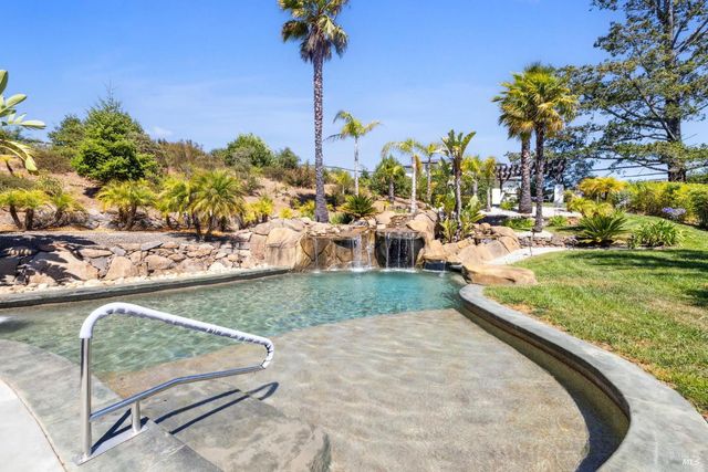 3882 Royal Manor Pl, Santa Rosa, CA 95404