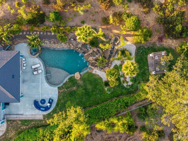 3882 Royal Manor Pl, Santa Rosa, CA 95404