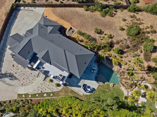 3882 Royal Manor Pl, Santa Rosa, CA 95404