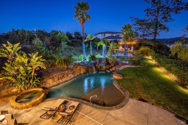 3882 Royal Manor Pl, Santa Rosa, CA 95404