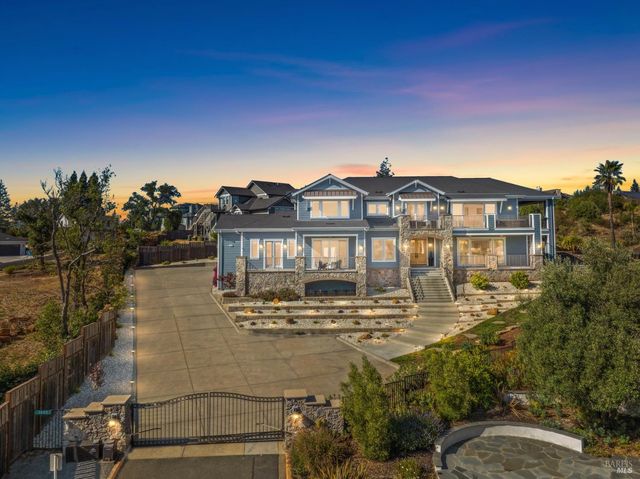 3882 Royal Manor Pl, Santa Rosa, CA 95404