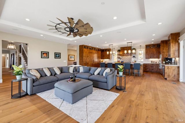 3882 Royal Manor Pl, Santa Rosa, CA 95404