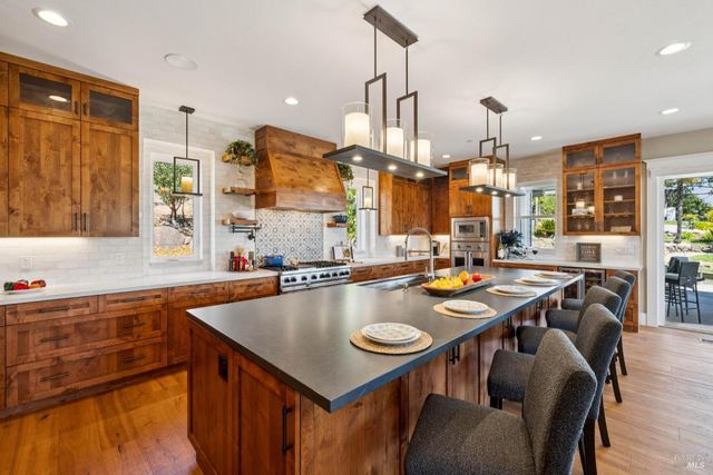 3882 Royal Manor Pl, Santa Rosa, CA 95404