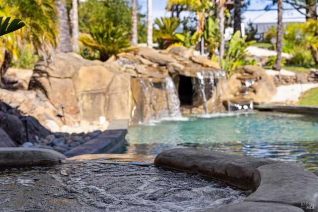 3882 Royal Manor Pl, Santa Rosa, CA 95404