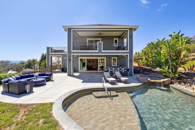 3882 Royal Manor Pl, Santa Rosa, CA 95404