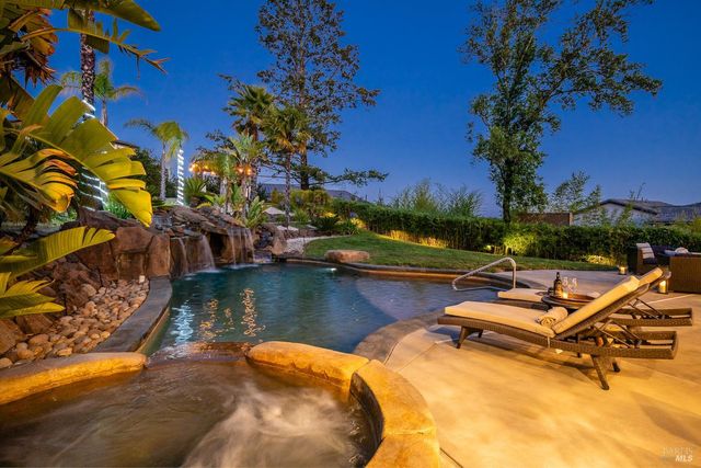 3882 Royal Manor Pl, Santa Rosa, CA 95404