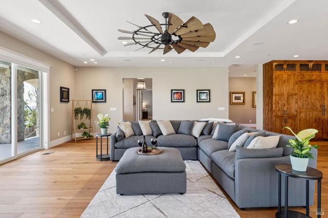 3882 Royal Manor Pl, Santa Rosa, CA 95404