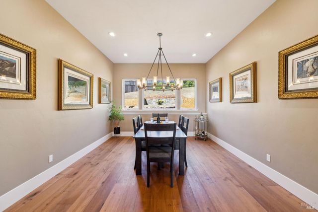 3882 Royal Manor Pl, Santa Rosa, CA 95404