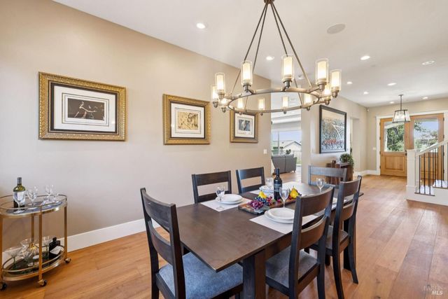 3882 Royal Manor Pl, Santa Rosa, CA 95404