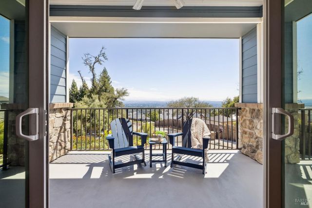 3882 Royal Manor Pl, Santa Rosa, CA 95404