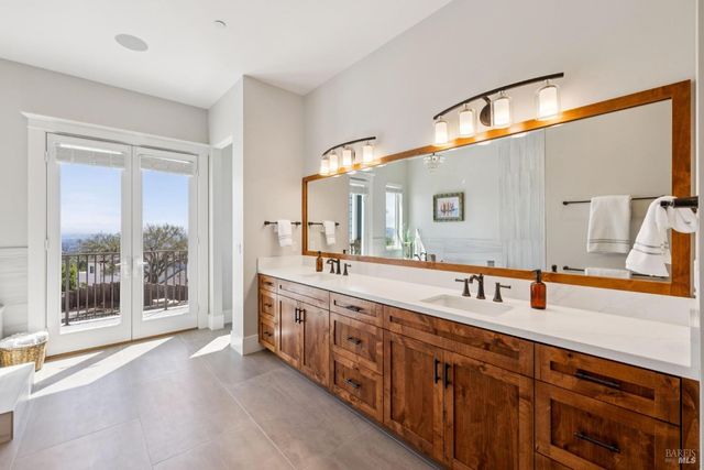 3882 Royal Manor Pl, Santa Rosa, CA 95404